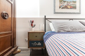 1 bedroom, iron/ironing board, WiFi, bed sheets - Casetta Nostra - a romantic corner behind the Cathedral (Palermo)