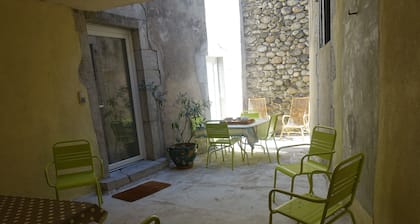 Cottage 200 meters from the beach