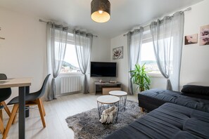 Télévision, livres, vidéothèque