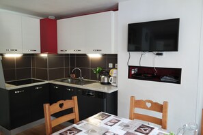Microwave, stovetop, dishwasher, coffee/tea maker - Magnifique Appartement 3 étoiles 6-8 Personnes Hyper Centre vue exceptionnelle (Cauterets)