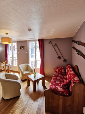 TV, DVD player, stereo - Magnifique Appartement 3 étoiles 6-8 Personnes Hyper Centre vue exceptionnelle (Cauterets)