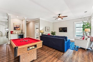 Smart TV - 19 Sand Dollar, Luxury 2nd Row Home, Chefs Kitchen, Pool, Free Golf, Free Spring Pool Heat* (Hilton Head)