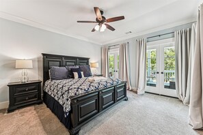 5 bedrooms, iron/ironing board, WiFi, bed sheets