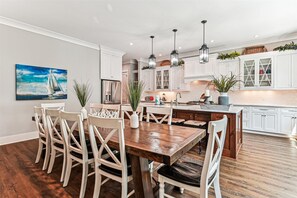 Dining - Luxury 2nd Row Home, Chefs Kitchen, Pool, Free Golf, Great for Entertaining (Hilton Head)