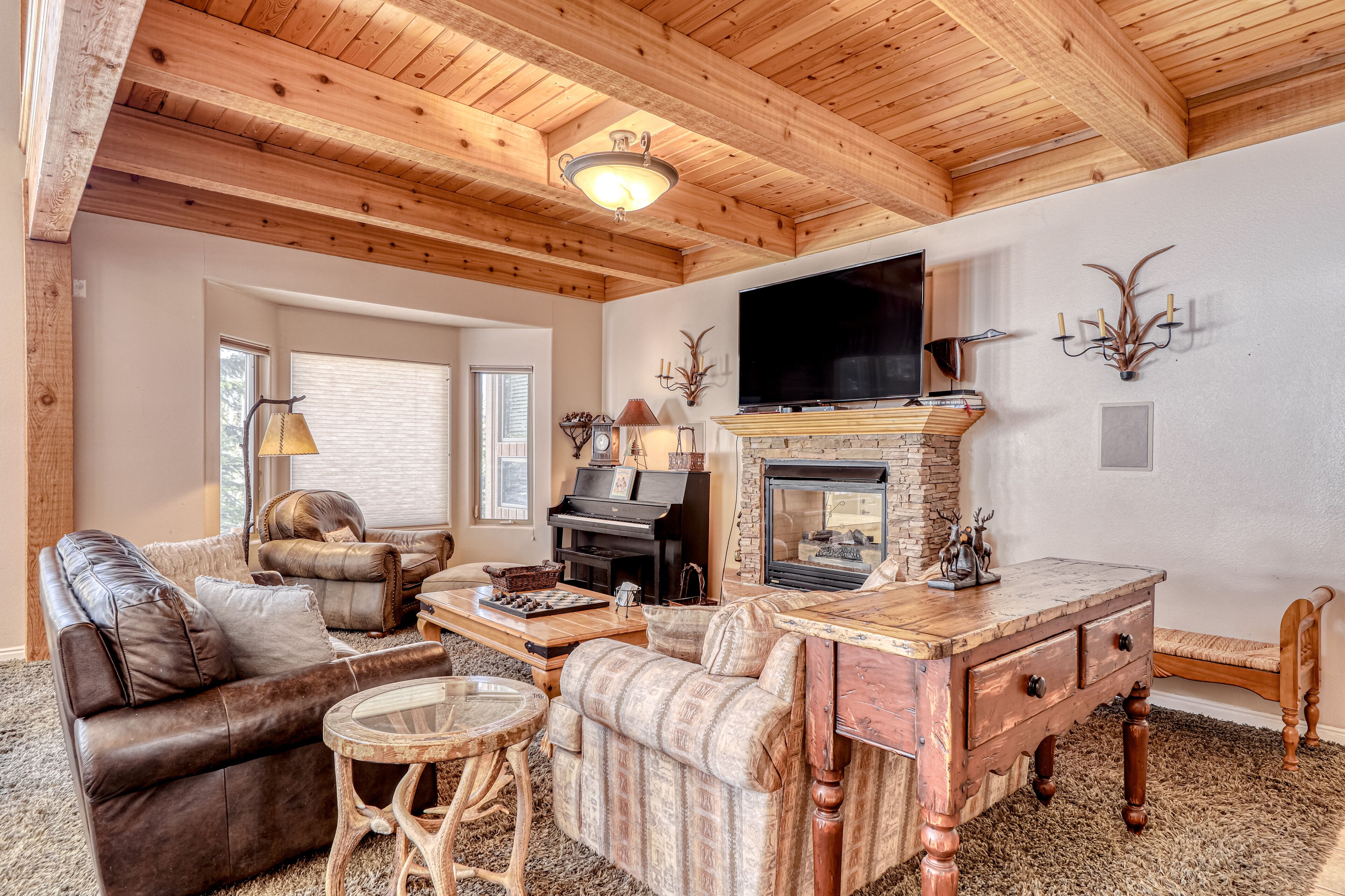 Ski-in/ski-out cabin with toys & game room - close to SLC
