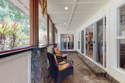 Beautiful home with great room, lanai & private hot tub - walk to Anini Beach