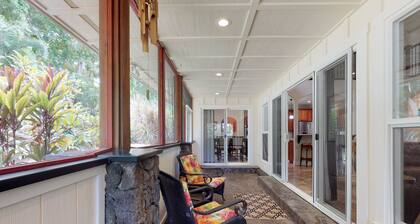 Beautiful home with great room, lanai & private hot tub - walk to Anini Beach