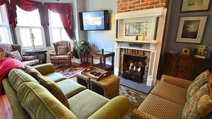 Smart-TV, Kamin, DVD-Player, Stereoanlage