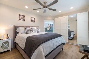 6 bedrooms, iron/ironing board, WiFi, bed sheets - Hollywood Beach’s newest Luxury Beachfront Villa (Oxnard)