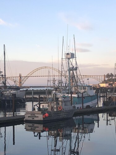 4000sqft: Pet-friendly/ 5 br/ games/ library/ 3 living rooms / 3 bath / office