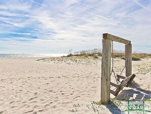 Beach nearby, sun loungers, beach towels
