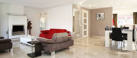 Smart TV, fireplace, table tennis, printers