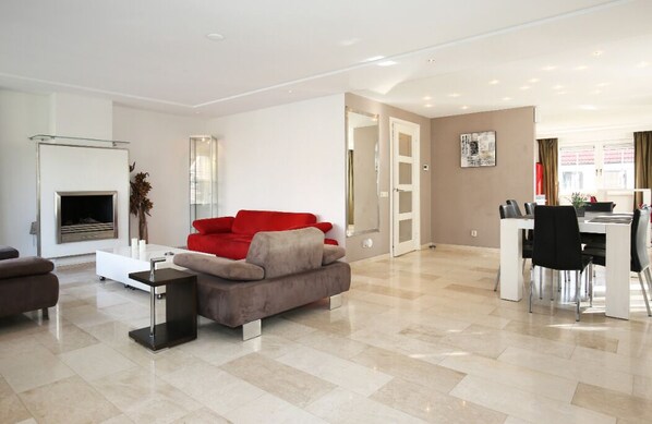 Smart TV, fireplace, table tennis, printers - Casa Grande - An amazing house 1 km from Amsterdam (Landsmeer)