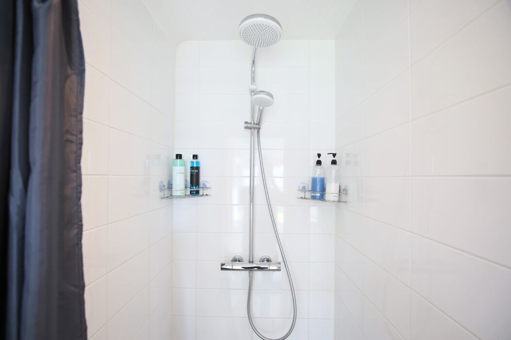 Badekar, hårføner, håndklær og såpe