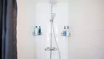 Badekar, hårføner, håndklær og såpe