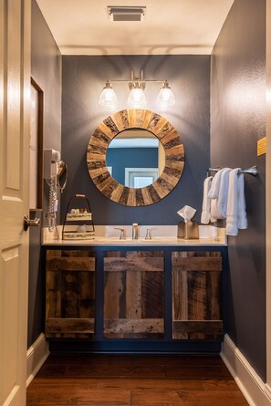 Cozy Cabin | Bathroom