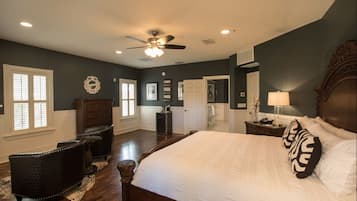 Guadalupe Haven | In-room safe, individually decorated, individually furnished, desk