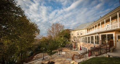 Gruene River Hotel & Retreat