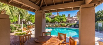 LUXURY 2br / 2baRemodel i hjärtat av Scottsdale! Uppvärmd pool, GYM, TENNIS DOMSTOL