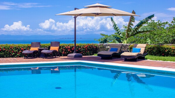 Piscine extérieure, piscine chauffée