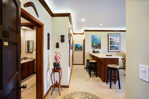Lobby - Oceanfront condo w/ private lanai, amazing views & pool access - steps to beach (Kapaa)
