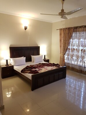 2 bedrooms, desk, soundproofing, iron/ironing board - Delano Residence (Islamabad)