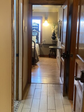 2 soveværelser, skrivebord, strygejern/strygebræt, weekendseng