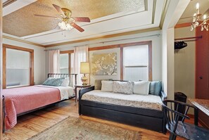 3 habitaciones, escritorio, tabla de planchar con plancha y wifi gratis 