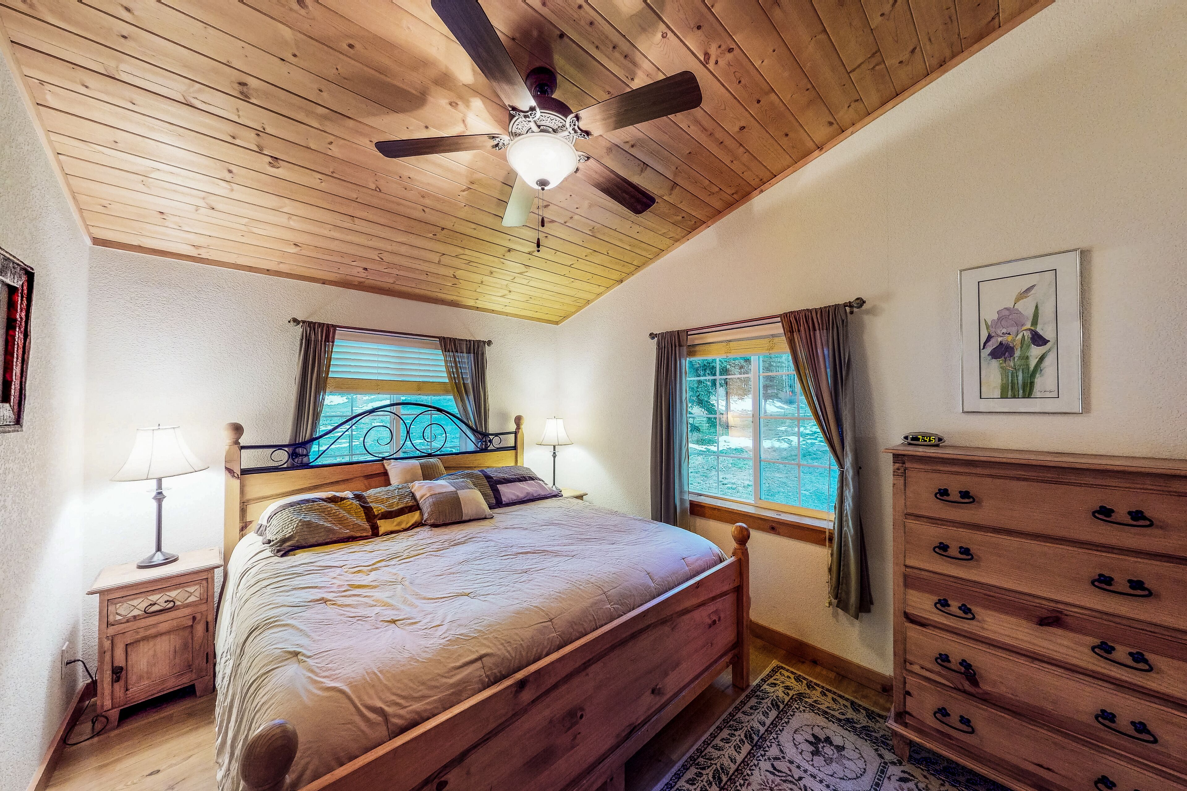 3 bedrooms, internet, bed sheets