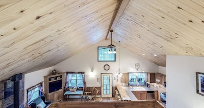 Dog-friendly cabin with wood stove, private hot tub, & riverside firepit