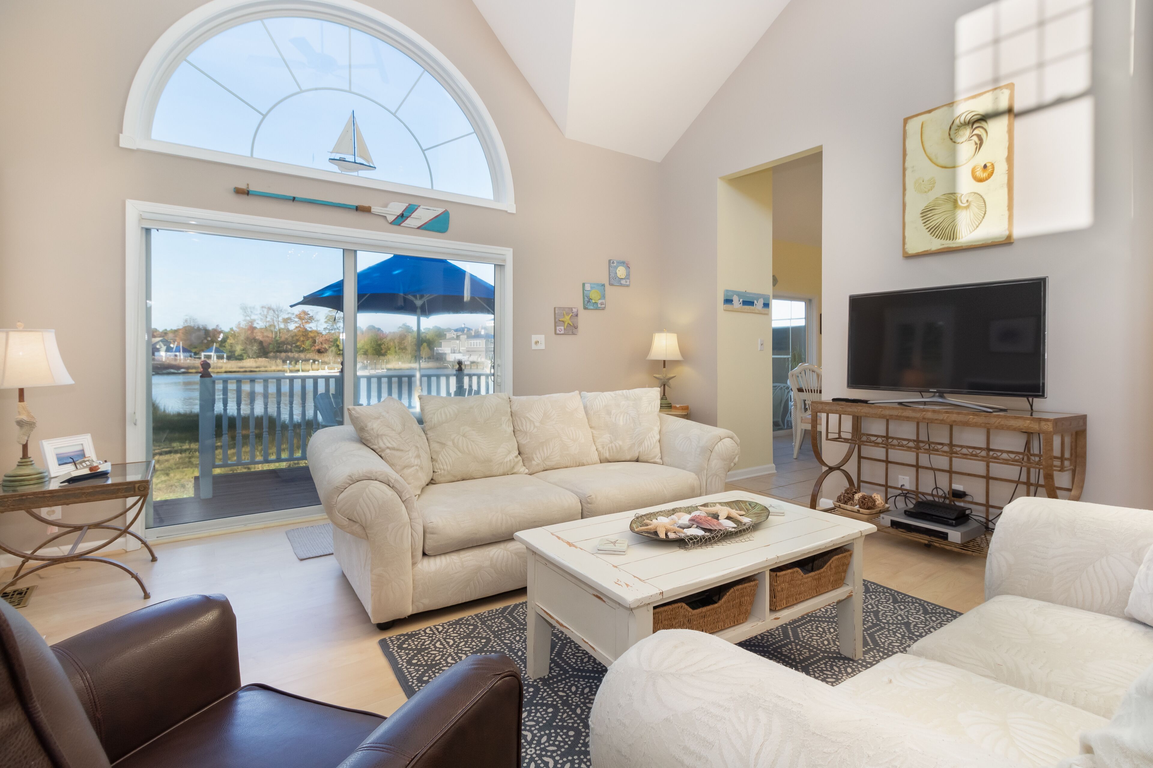 Waterfront townhome with deck, sunroom, amazing bay view & pool