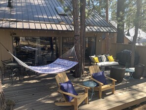 Terrace/patio - Winter Promotion- Stay the Weekend Get 1 Night Free 2 Bed 2 bath + Loft 6 SHARC (Bend)