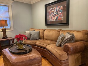 Fernseher, Musikbibliothek, Stereoanlage, Arbeitsbereiche