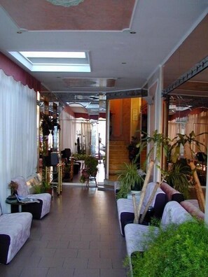 Área de estar no saguão