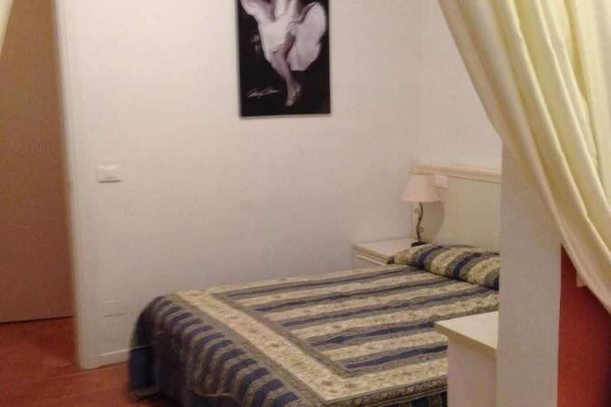 Appartamento, 1 camera da letto (3 Pax) | Una scrivania, insonorizzazione, Wi-Fi gratuito, lenzuola