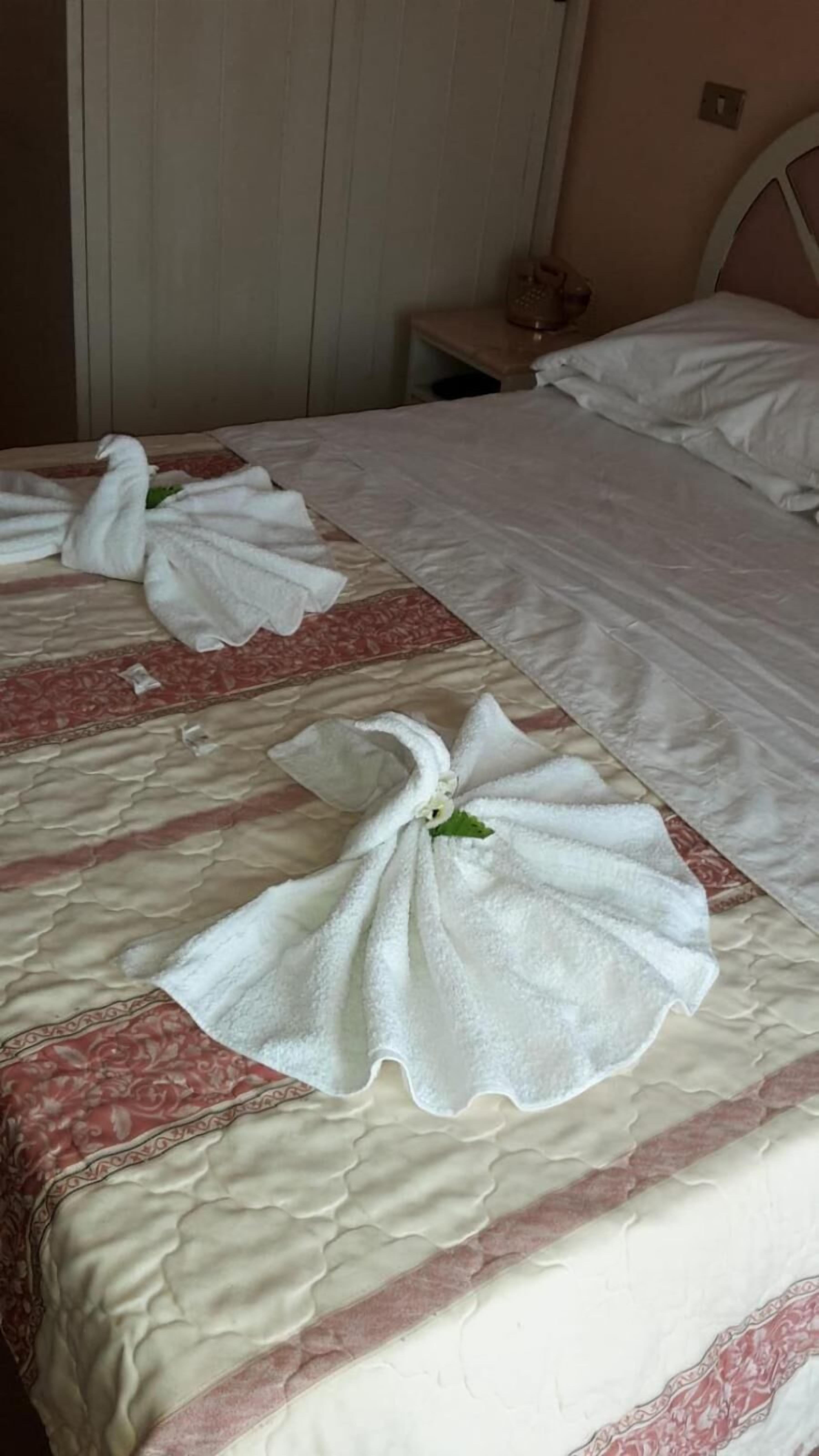 Schreibtisch, schallisolierte Zimmer, kostenloses WLAN, Bettwäsche