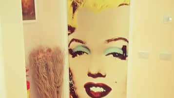 Dusche, kostenlose Toilettenartikel, Haartrockner, Bidet