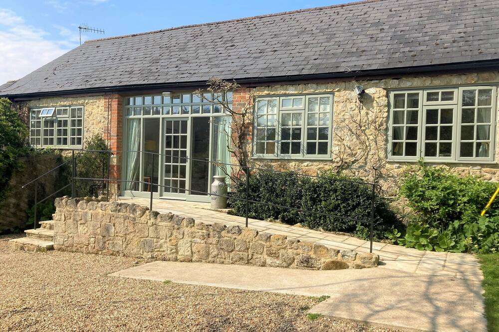 The Milking Parlour Cottage sleeping 6 on The Garlic Farm