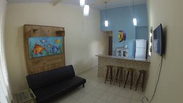 Apartamento família, 2 camas de casal, para não fumantes | Sala de estar | TV de tela plana