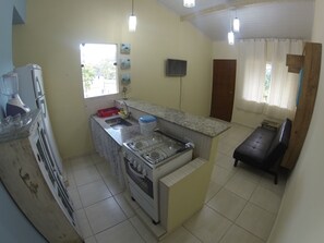 Familienapartment, 2 Doppelbetten, Nichtraucher | Eigene Küche | Kühlschrank, Ofen, Herdplatte, Kochgeschirr/Geschirr/Besteck