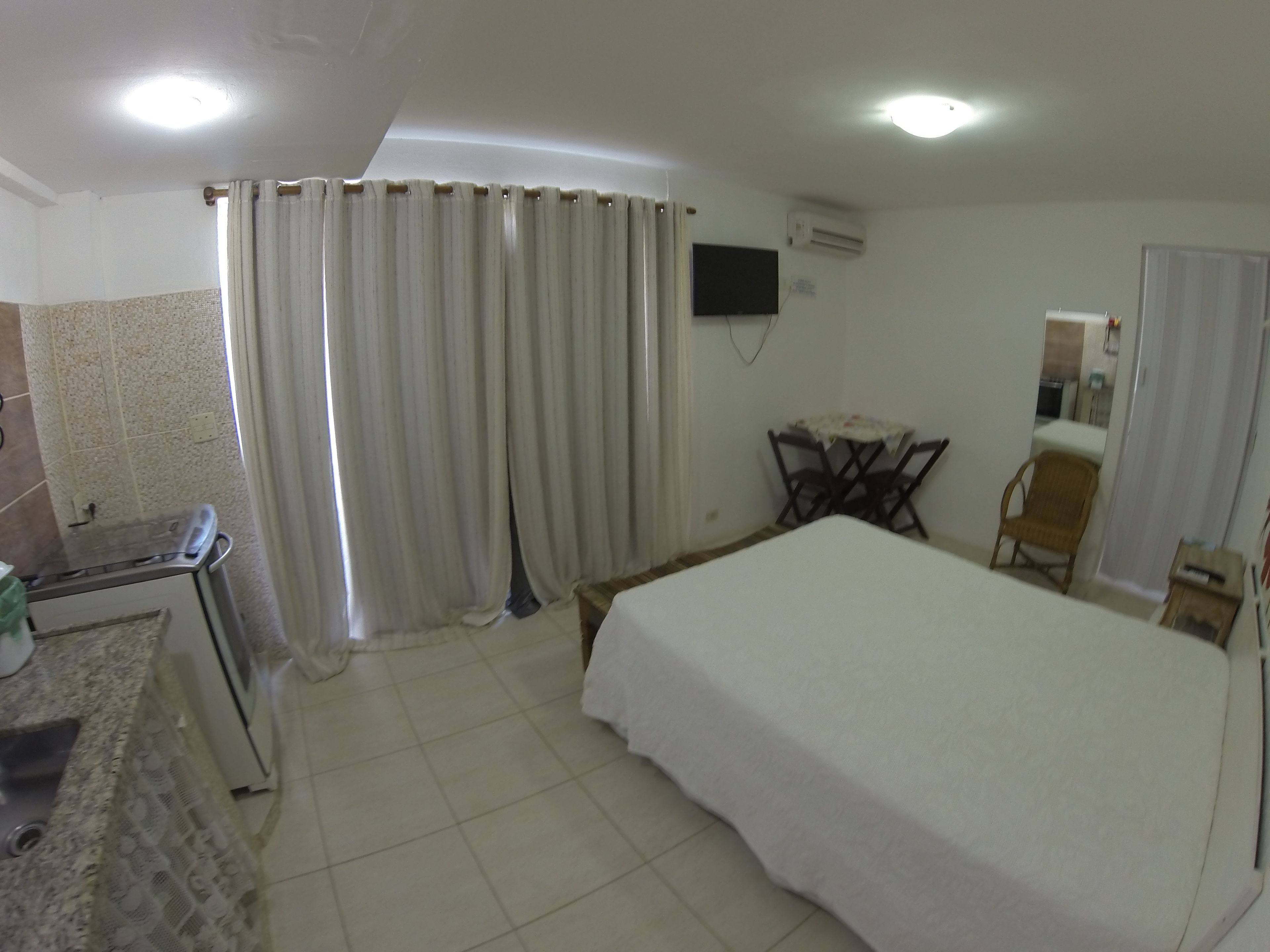 Suíte econômica, 1 cama de casal, para não fumantes | Cortinas blackout, ferros/tábuas de passar roupa, Wi-Fi de cortesia