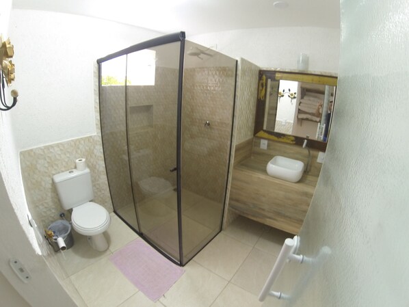 Classic Suite, Multiple Beds, Non Smoking | Bathroom