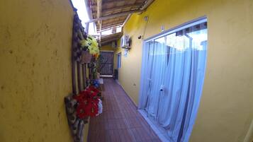 Suíte econômica, 1 cama de casal, para não fumantes | Cortinas blackout, ferros/tábuas de passar roupa, Wi-Fi de cortesia