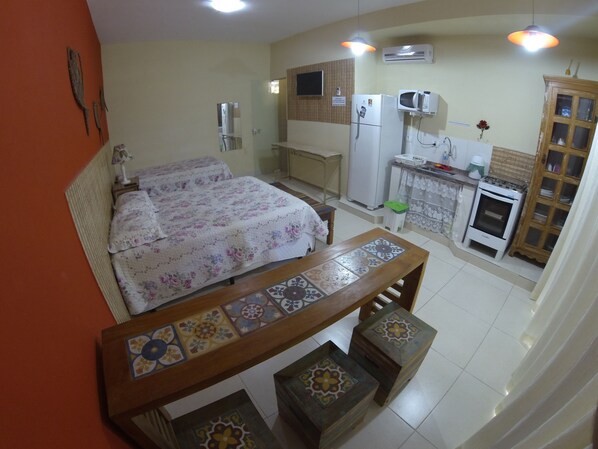 Habitación triple Deluxe, varias camas, para no fumadores | Cortinas blackout, tabla de planchar con plancha y wifi gratis 
