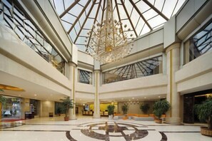 A spacious atrium with a high ceiling, large windows, and a central chandelier. - Bonway International Hotel (Shiyan)