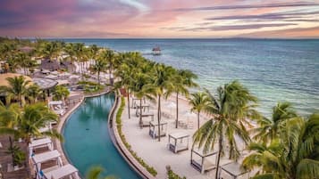 3 piscines a l'aire lliure