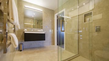 Koru Suite | Bathroom | Shower, rainfall showerhead, free toiletries, hair dryer