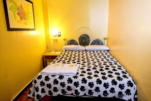 Edredones de plumas, wifi gratis, ropa de cama