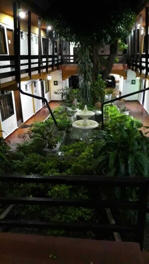 Terrace/patio - Hostal Residencial Leones de Castilla (Asunción)