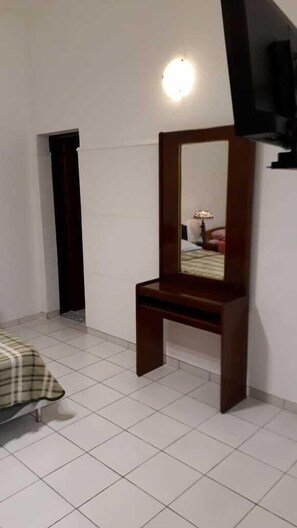 Standard Apartment, Non Smoking (Triple) | Free WiFi, bed sheets - Hostal Residencial Leones de Castilla (Asunción)